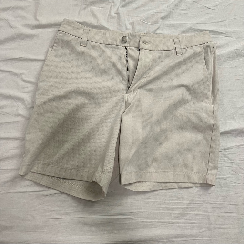 Lululemon ABC Classic Fit Short 7” Size 30 Mojave Tan